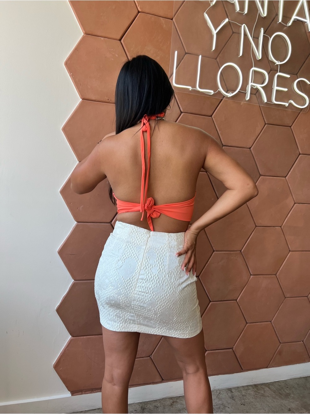 DO+BE Coral Halter Chain-Detail Crop Cami - Picture 5 of 6
